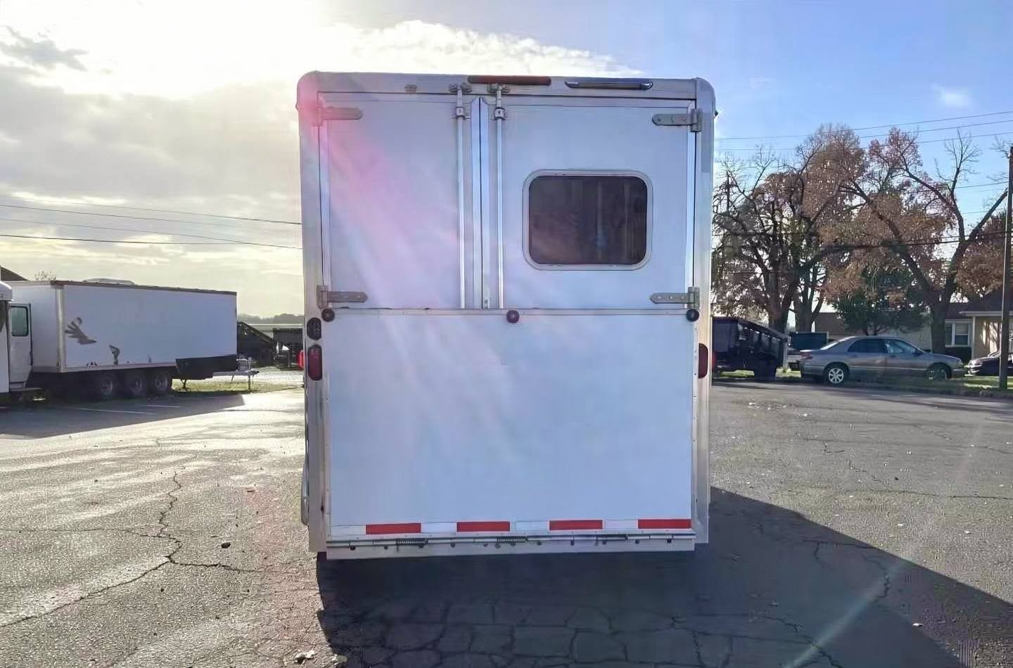2019 Exiss Escape 7204 2 Horse Weekender Gooseneck Trailer - Image 3