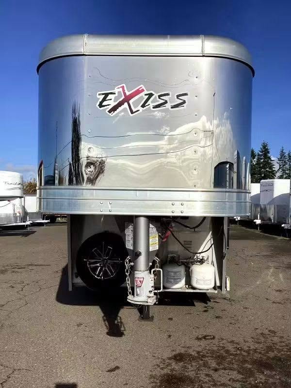 2019 Exiss Escape 7204 2 Horse Weekender Gooseneck Trailer - Image 11