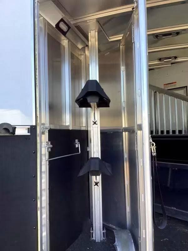 2019 Exiss Escape 7204 2 Horse Weekender Gooseneck Trailer - Image 14