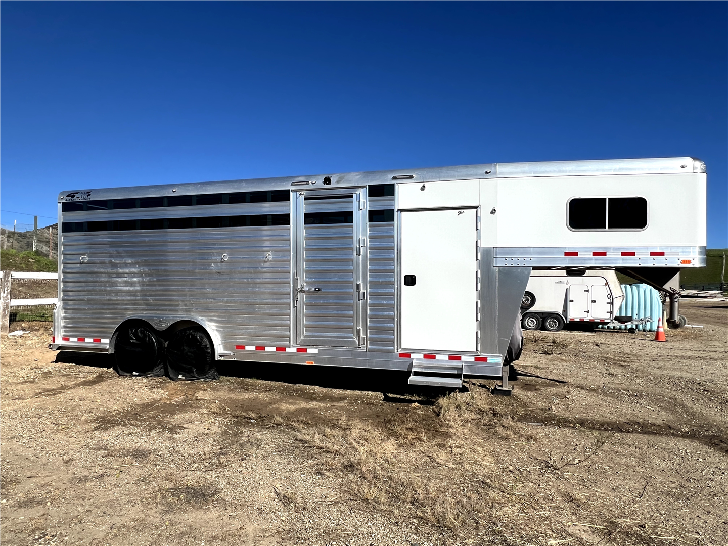 2023 4 Star Trailer Aluminum Polo Trailer - Image 10