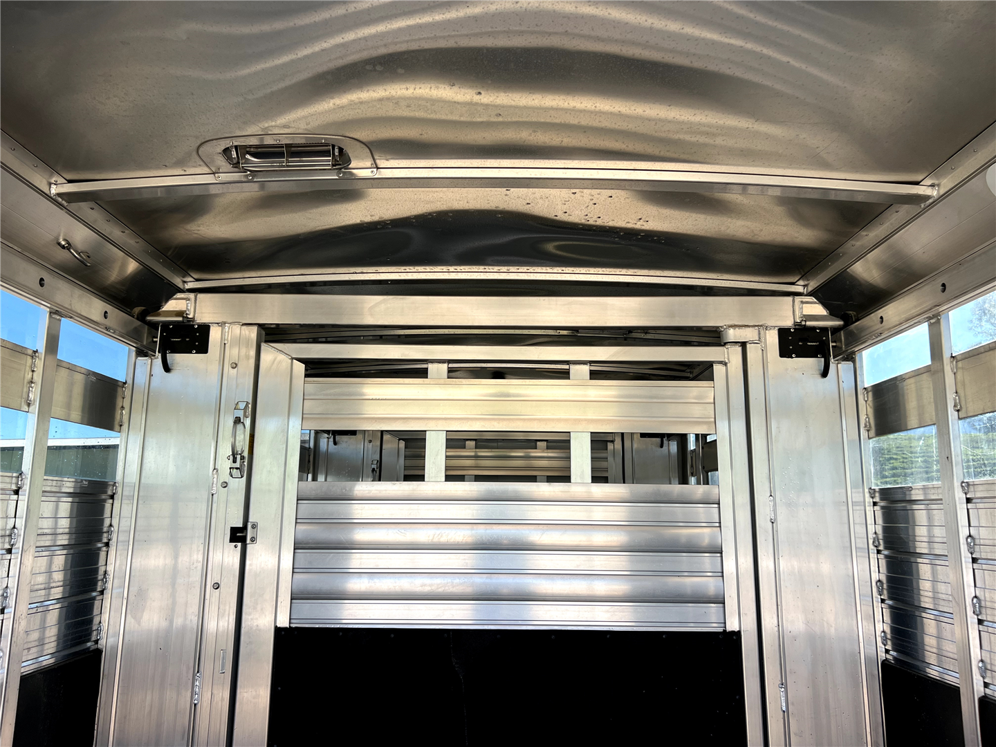 2023 4 Star Trailer Aluminum Polo Trailer - Image 8