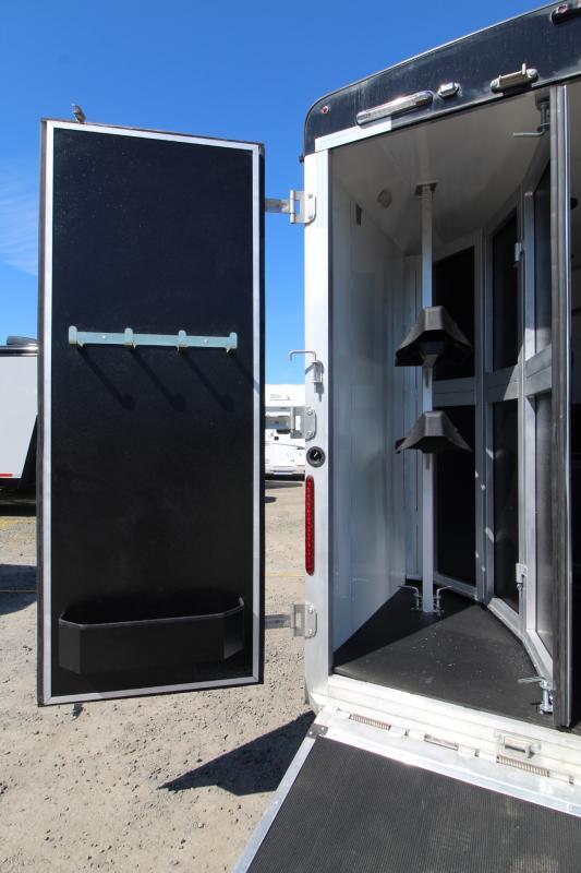 2025 Bison Silverado 7W 2 Horse Slant Load Gooseneck Trailer - Image 14