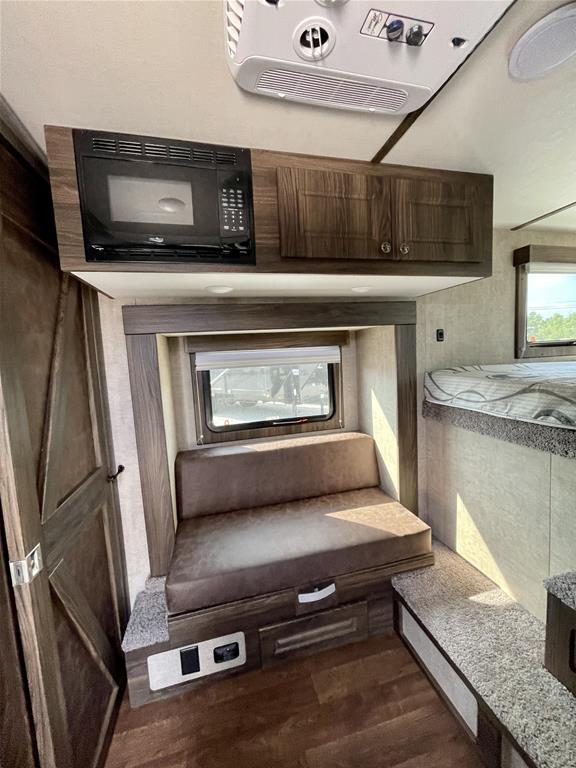 2024 Shadow 69186S 2 Horse Slant Load Gooseneck Trailer with Living Quarters - Image 12