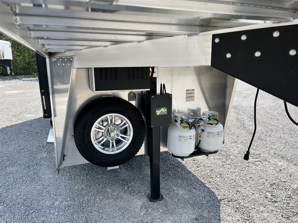 2024 Shadow 69186S 2 Horse Slant Load Gooseneck Trailer with Living Quarters - Image 2