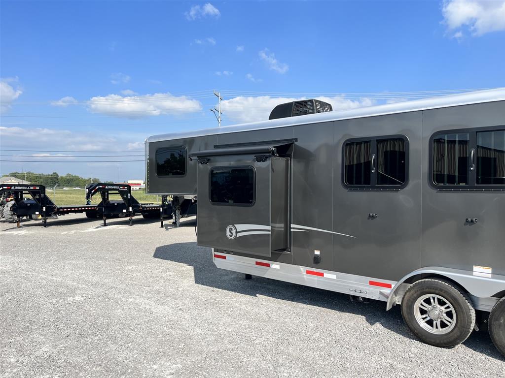 2024 Shadow 69186S 2 Horse Slant Load Gooseneck Trailer with Living Quarters - Image 7