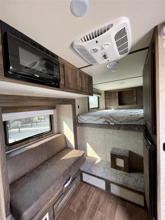 2024 Shadow 69186S 2 Horse Slant Load Gooseneck Trailer with Living Quarters - Image 11